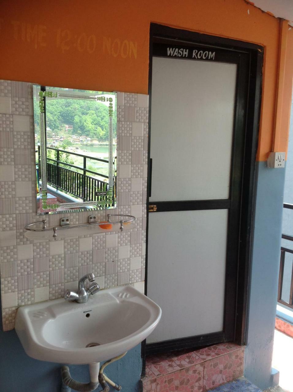 Hotel Direction Pokhara Buitenkant foto