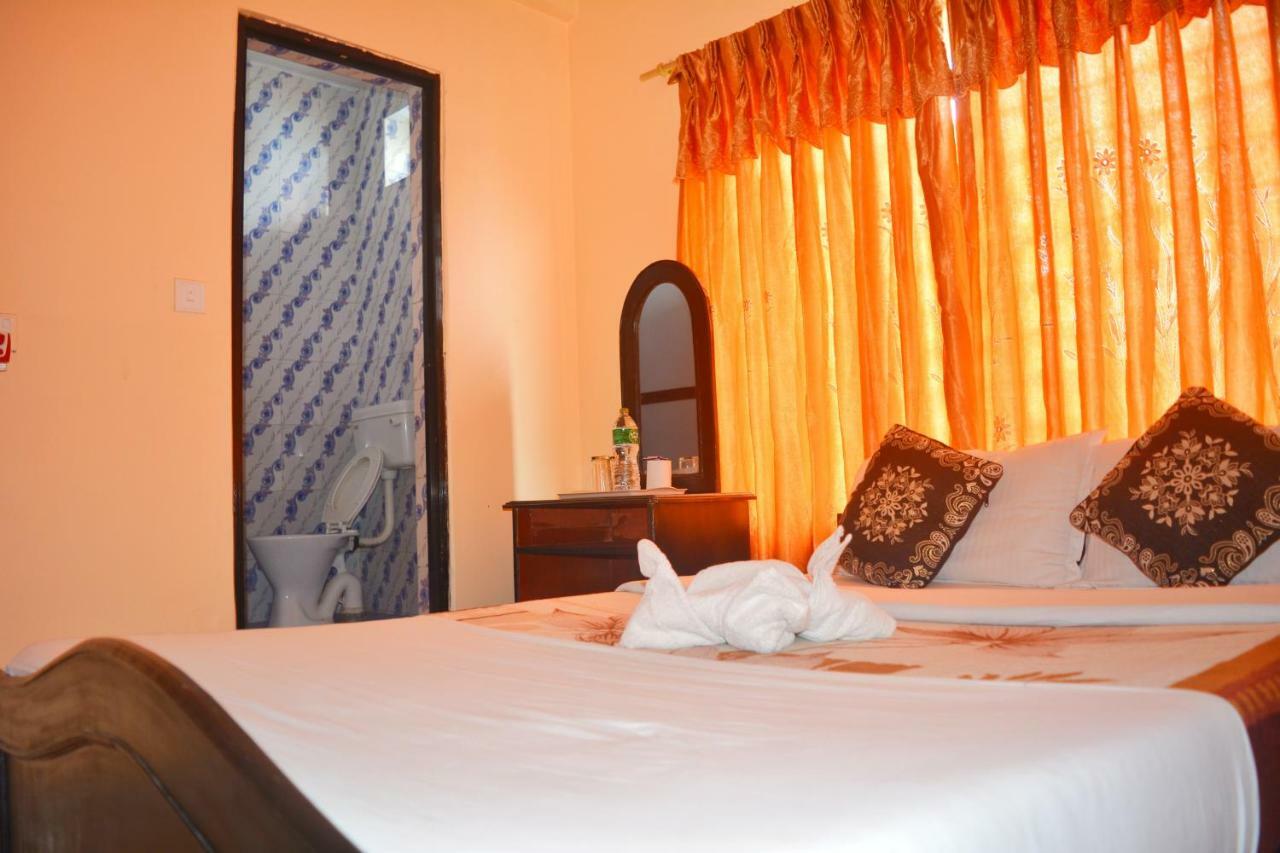 Hotel Direction Pokhara Buitenkant foto