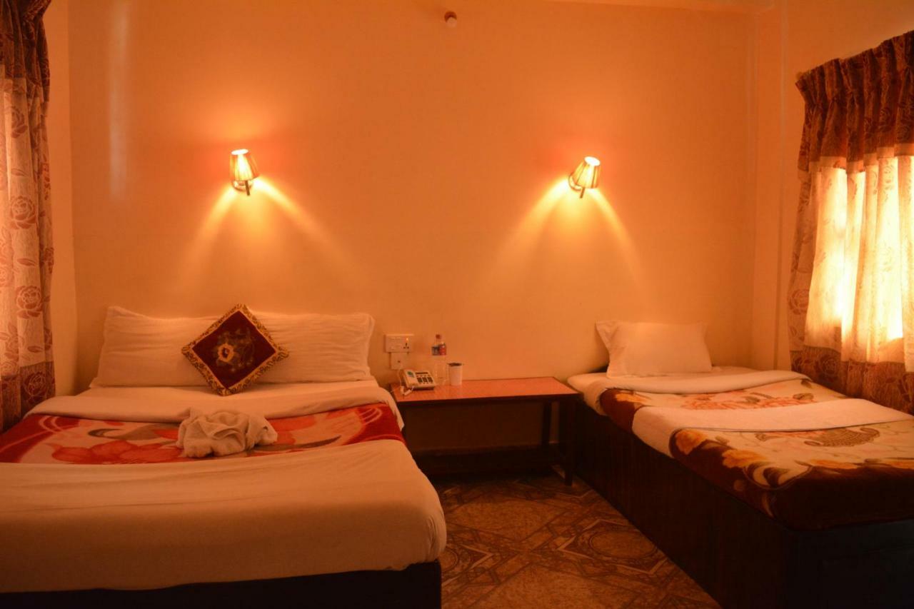 Hotel Direction Pokhara Buitenkant foto