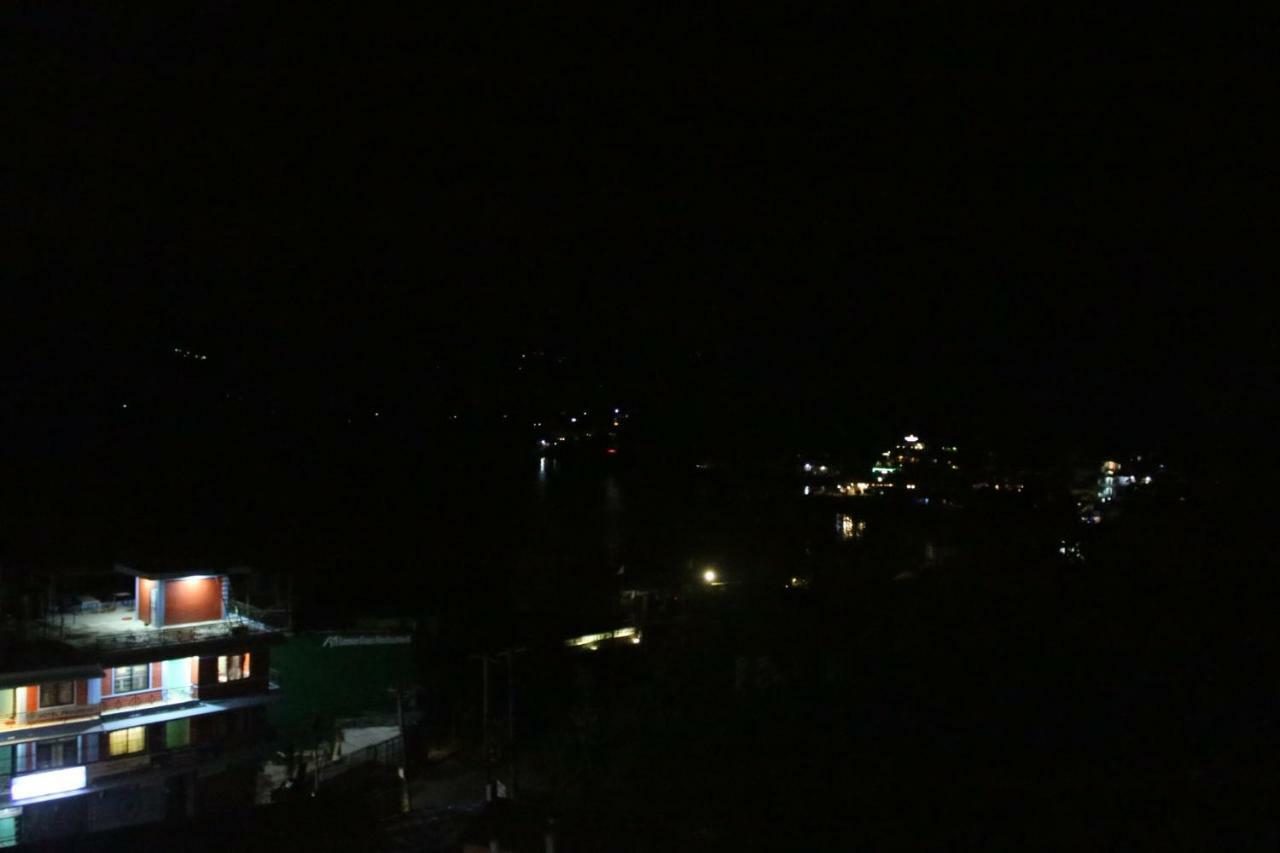 Hotel Direction Pokhara Buitenkant foto