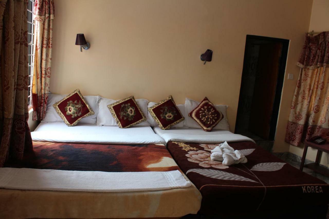 Hotel Direction Pokhara Buitenkant foto