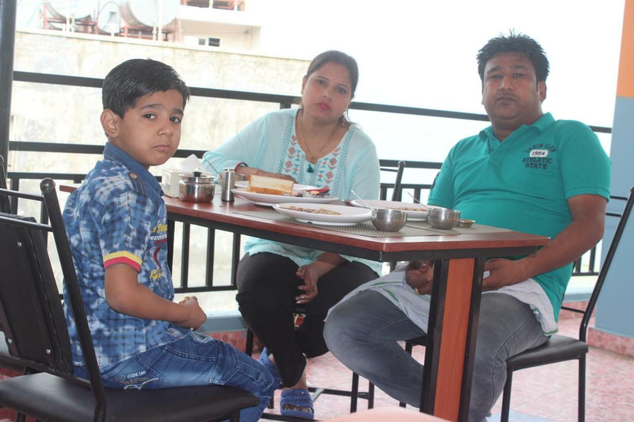Hotel Direction Pokhara Buitenkant foto