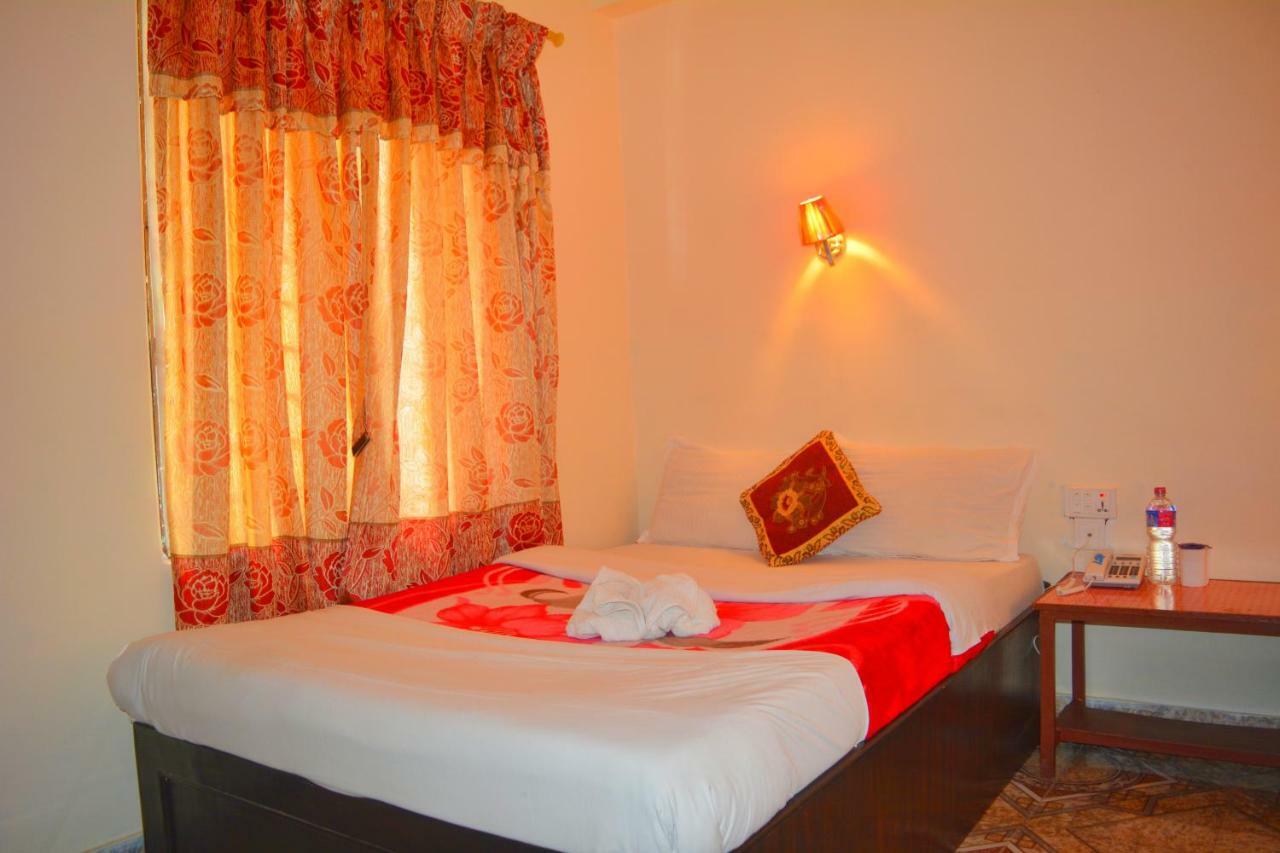 Hotel Direction Pokhara Buitenkant foto